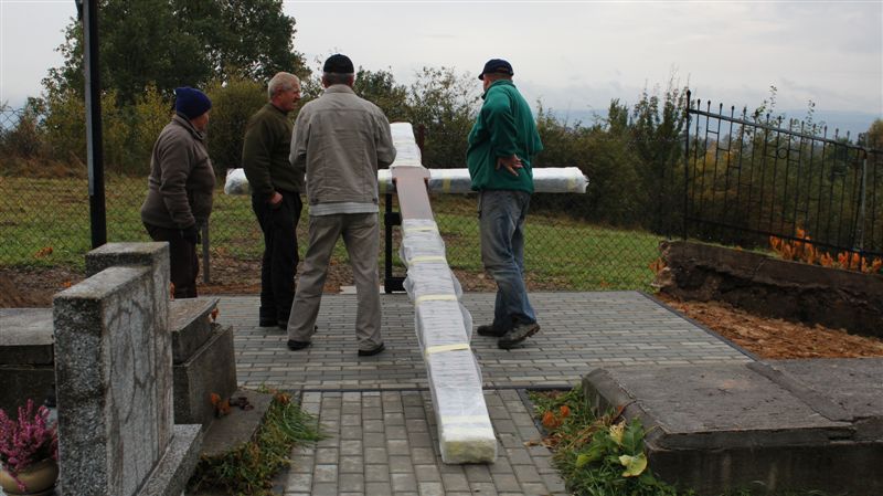 krzyz cmentarz 034